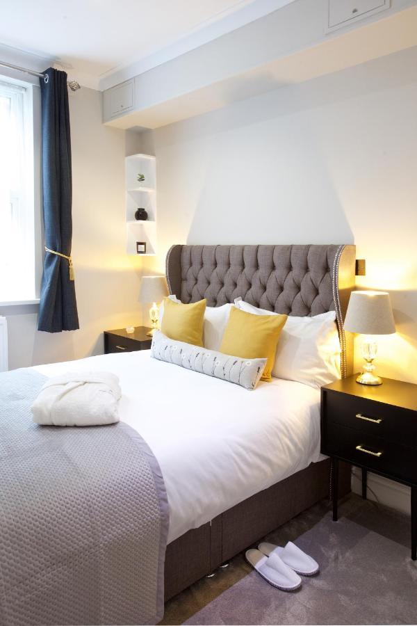 Avari - Winchester Collection Londra