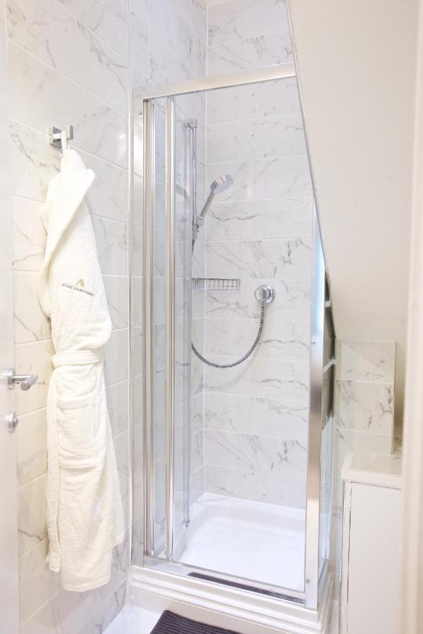 Avari - Winchester Collection Londra