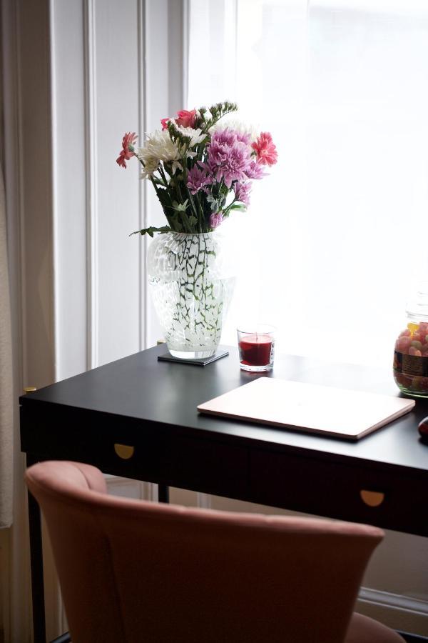 Avari - Winchester Collection Londra