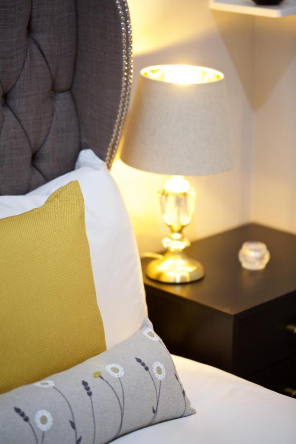 Avari - Winchester Collection Londra